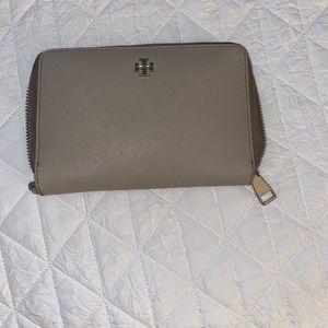 Tory Burch wallet